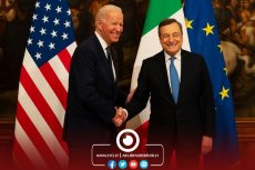 رئيس الوزراء الايطالي "ماريو دراغي" خلال لقائه في البيت الأبيض بالرئيس الأمريكي جو بايدن (الانترنت) 
